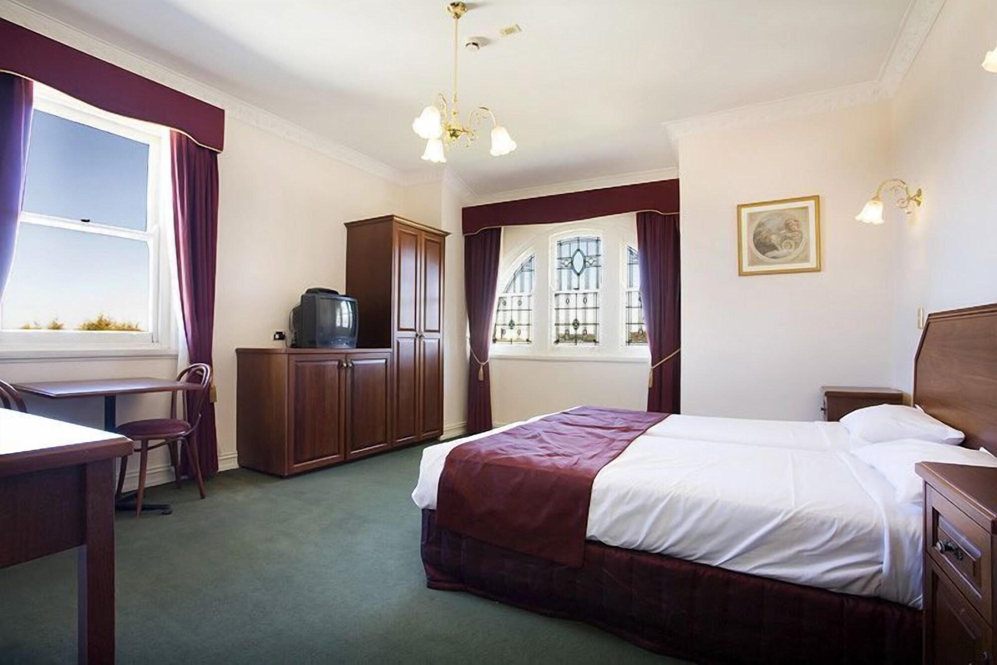 Palais Royale Hotel